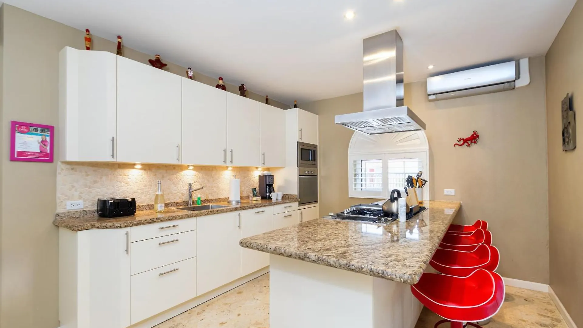 Вилла Gorgeous Mansion Private Pool Outdoor Kitchen Ноорд 0*,  Аруба